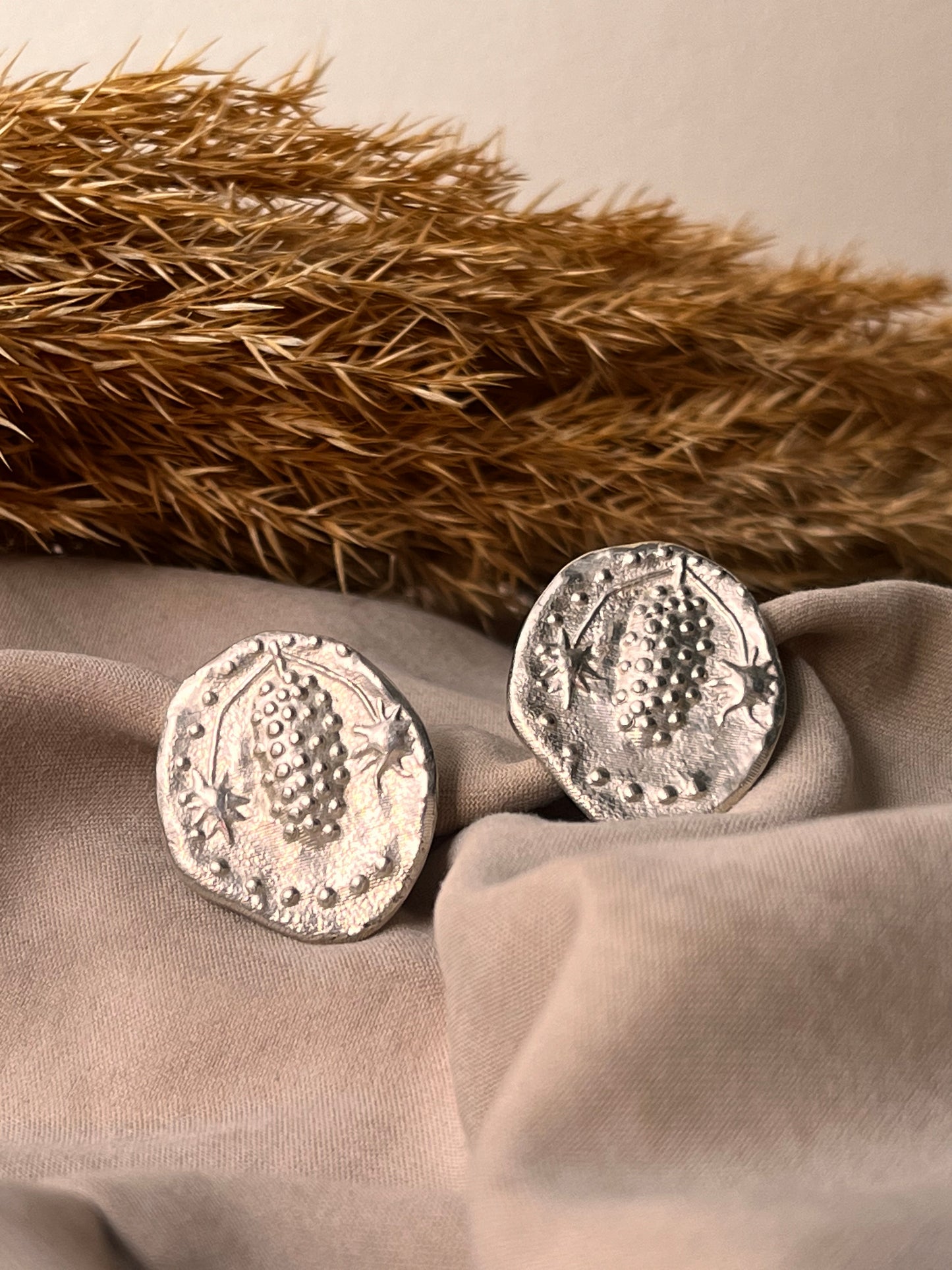 Stafilos stubs | earrings