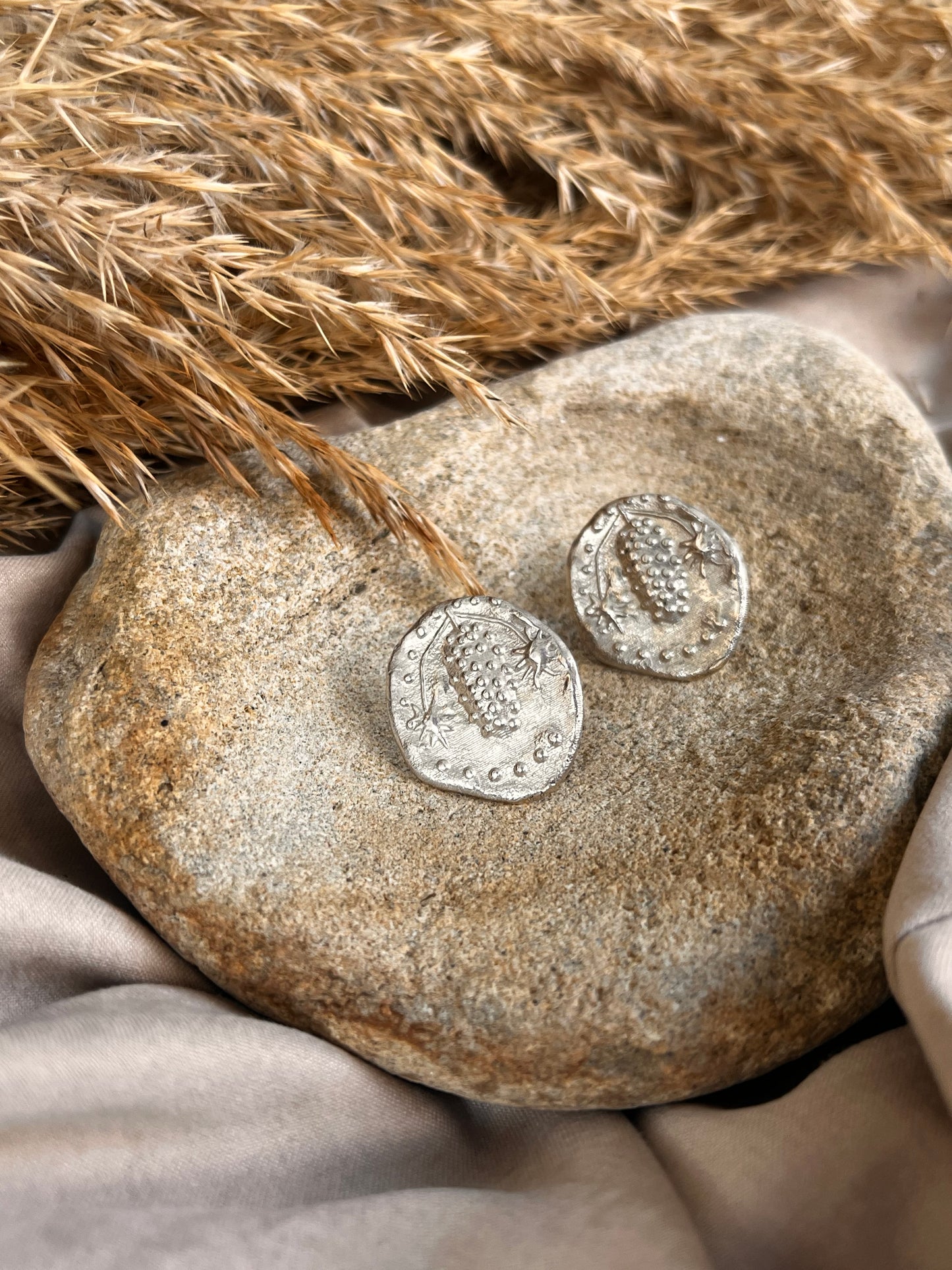 Stafilos stubs | earrings