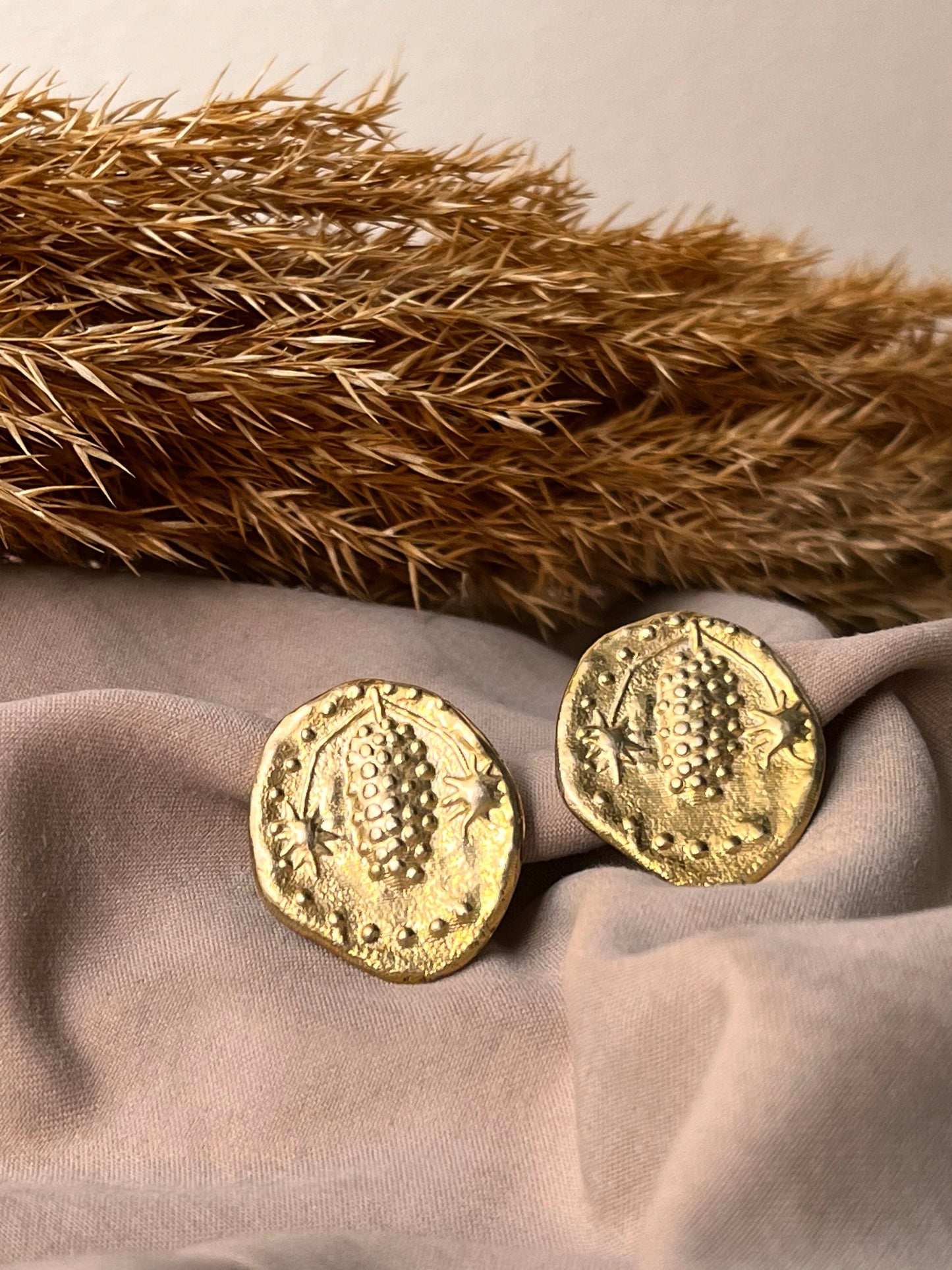 Stafilos stubs | earrings