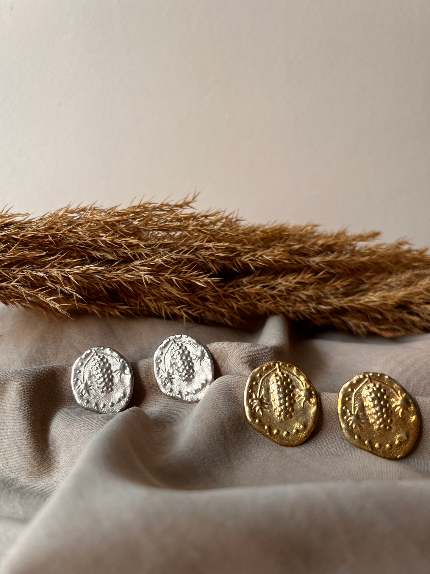 Stafilos stubs | earrings